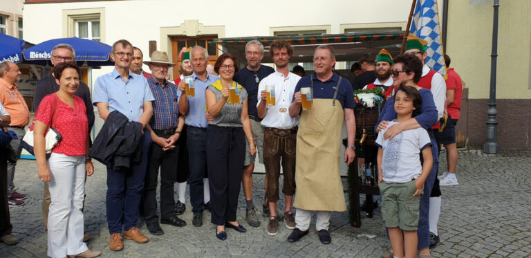 40. Kulmbacher Altstadtfest | Gelungener Jubiläumsbier-Anstich durch OB Henry Schramm