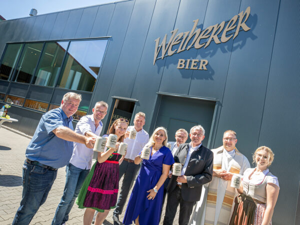 Einweihung der neuen Brauerei in Weiher - Gruppenfoto