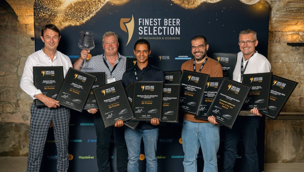 Die Freude beim Weiherer Bier-Team ist riesig! Von links: Dr. Werner Gloßner (Geschäftsführer Doemens), Roland Kundmüller, Paul Hegewald, Gabro Boi und Oswald Kundmüller (alle Brauerei Kundmüller)