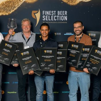 Die Freude beim Weiherer Bier-Team ist riesig! Von links: Dr. Werner Gloßner (Geschäftsführer Doemens), Roland Kundmüller, Paul Hegewald, Gabro Boi und Oswald Kundmüller (alle Brauerei Kundmüller)
